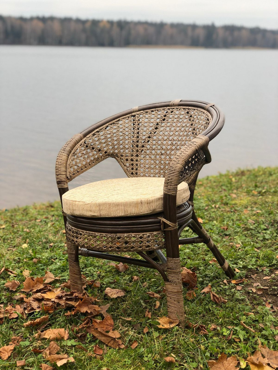 Кресло из ротанга